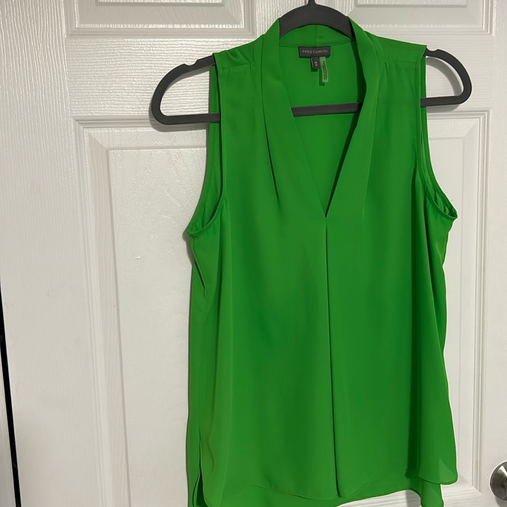 Vince Camuto elegant v-neck blouse
